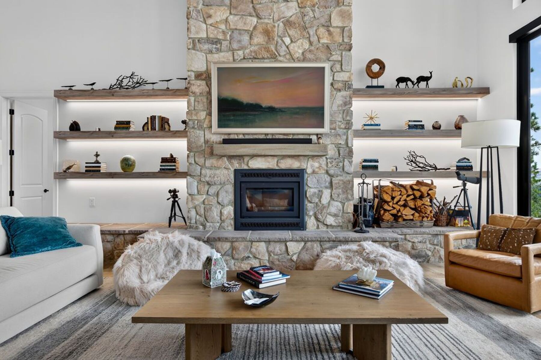 The great room of a Jacobs Construction lodge