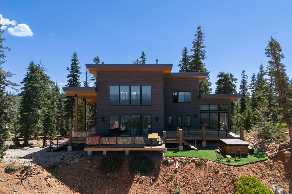 Rear elevation, out on the rim