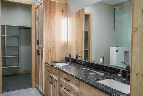 Double vanity in the primary bath