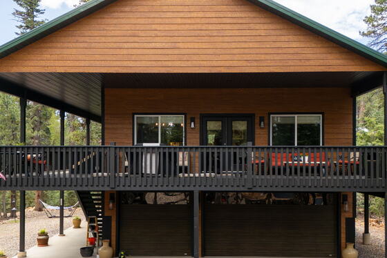 The porch, full length