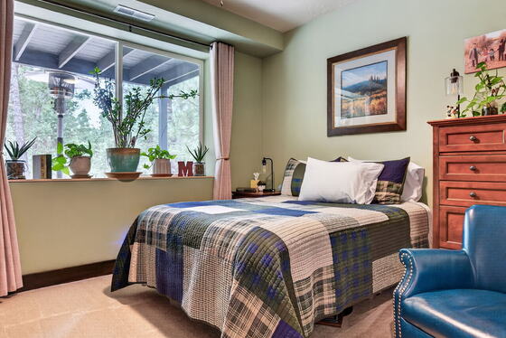 Guest bedroom