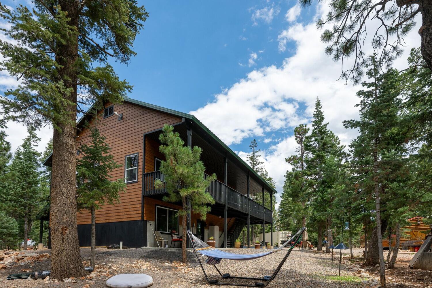 A finished Jacobs Construction cabin, rear elevation